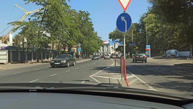 Перекресток в Одессе, где возможен обгон справа. смотреть онлайн