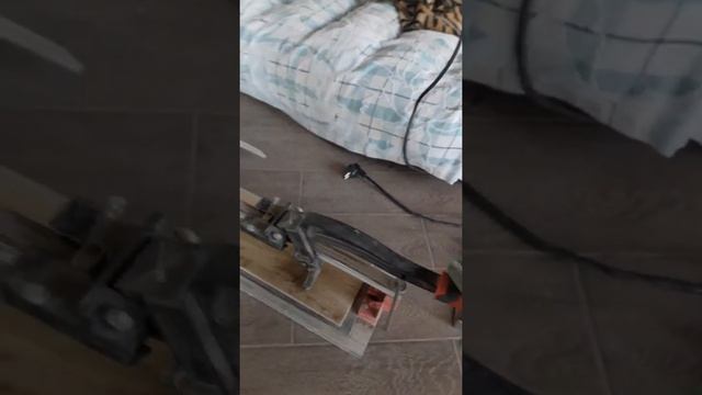 Плиткорез в действии смотреть онлайн