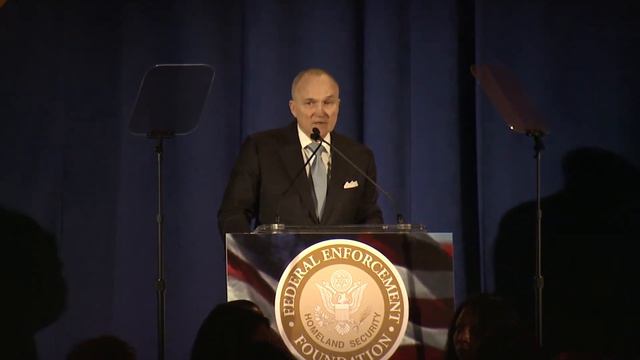 LEADING LAW ENFORCEMENT GROUP HONORS RONALD S. LAUDER смотреть онлайн