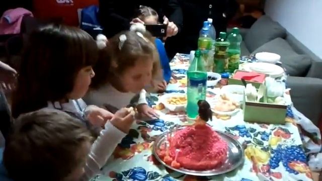 Торт со свечками смотреть онлайн