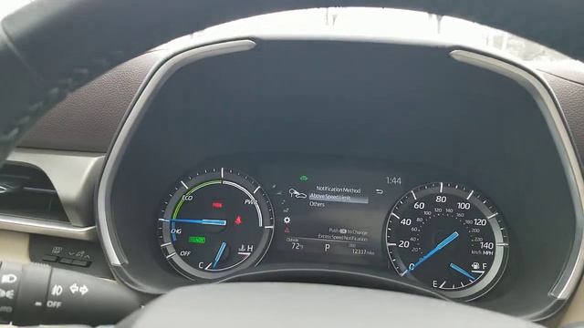 Toyota speed limit warning. Turn on, off and adjust the settings. смотреть онлайн