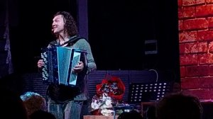 За околицей парень бравый Александр Бардин и его Кучерявый вечер №7