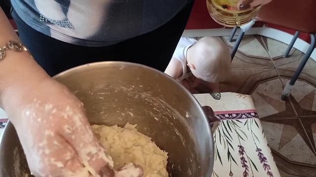 Тесто для пирожков пирогов плюшек...Что не испеки , всё вкусно смотреть онлайн