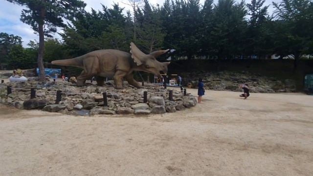 3 ҷои дилхушӣ дар як боғи истироҳатӣ!Хуроки гусфанд ки алаф аст 3доллар харидем!공룡, 놀이공원,대구!carusel смотреть онлайн