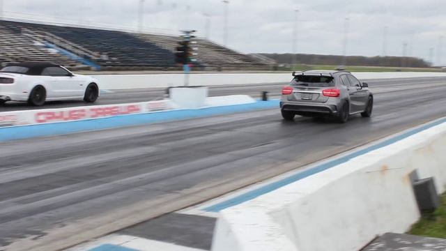 Mercedes GLA 45 AMG vs Mustang 5.0 (Ice Ice Baby) смотреть онлайн