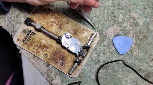 Сломалось гнездо зарядки на телефоне как правильно снять старое и поставить новое если не заряжаетс