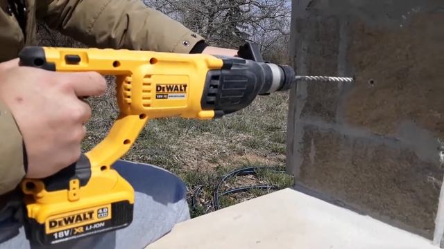 Акумулаторен перфоратор DeWALT DCH133, лекота, мобилност и сила смотреть онлайн