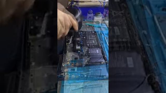 Чистка и замена термо пасты – это важный этап в обслуживании ноутбука смотреть онлайн