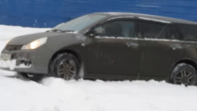 Wingroad Y12 E4WD смотреть онлайн