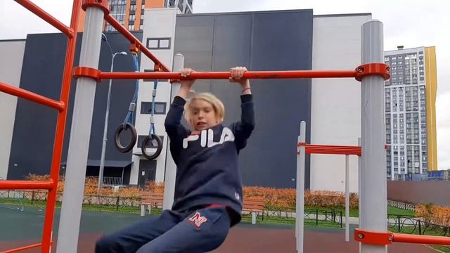 топ легких силовых элементов на турнике