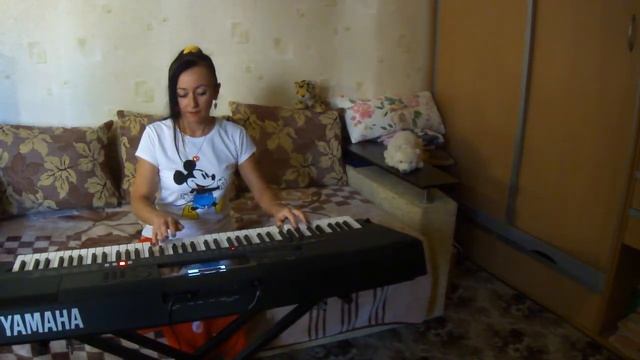 Ламбада на синтезаторе.