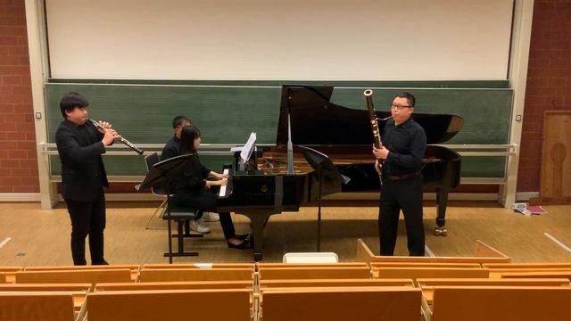 Poulenc: Trio für Oboe, Fagott und Klavier. 1 und 2 Satz. смотреть онлайн