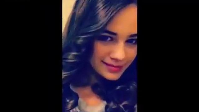Mary Mouser is #RockinAwesome смотреть онлайн