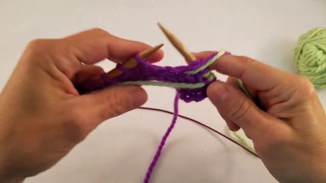 Joining yarn on the purl side, yarn in right hand. смотреть онлайн