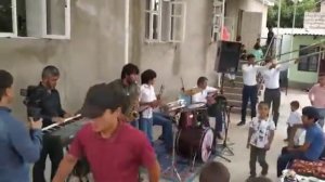 БОЗ ОМАДАМ МИЧГОН СИЁХ БЕХТАРИН МУСИКИ ОВЕЕЕЕЕЕ