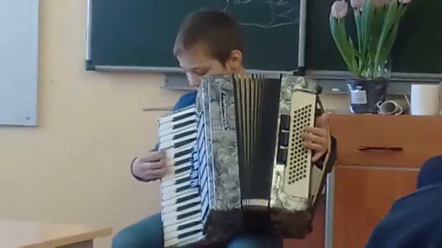 Мой адлакластник играет на баяне смотреть онлайн