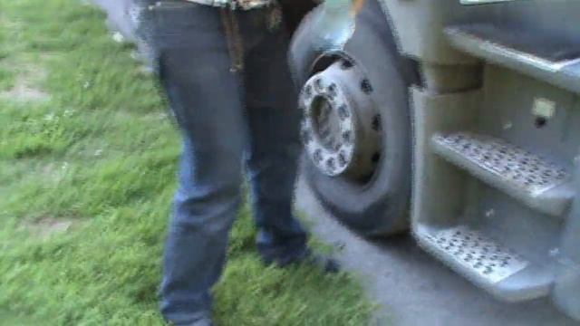 ЖИЗНЬ ДАЛЬНОБОЙЩИКА. Архив 2010. 12.09.2010г. смотреть онлайн