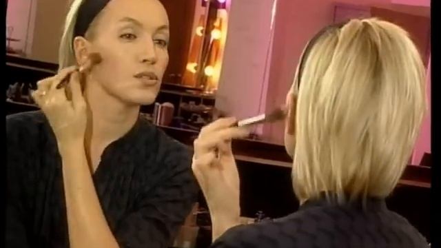 КАК НАНОСИТЬ РУМЯНА. Наталья Власова. MosmakeRu смотреть онлайн