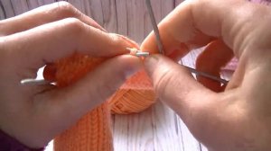 Вяжем  пинетки спицами.