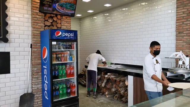 Как делают пиццу в Венесуэле! смотреть онлайн