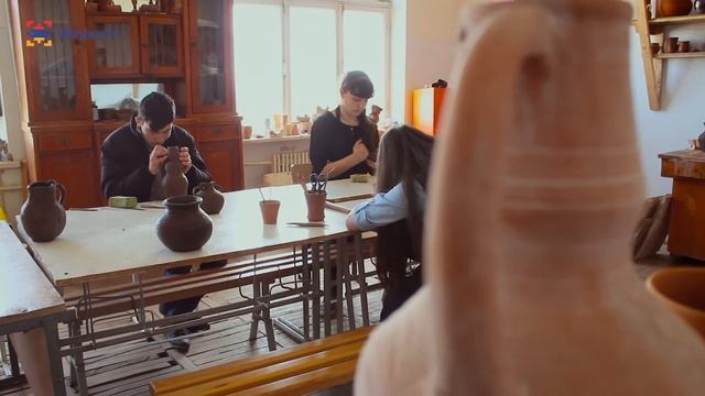 Կավի հետ զրուցողը Говорящий с глиной The person that talks with clay смотреть онлайн