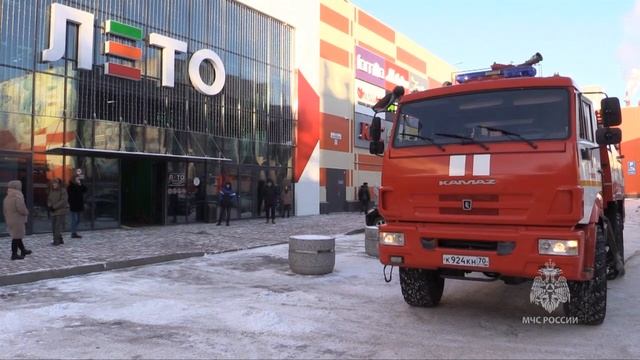 Контрольно-проверочное пожарно-тактическое учение в здании торгово-развлекательного центра «Лето» смотреть онлайн