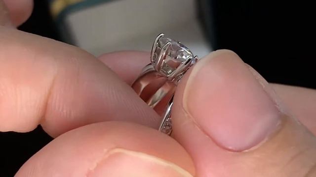 V Split Shank Moissanite Engagement Solitaire Ring Review by shopmoissanite.co.uk смотреть онлайн