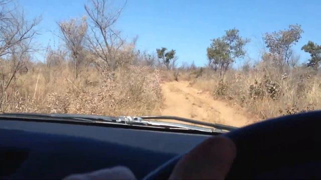 Sandy Track to Gcwihaba Caves ("Drotsky's Caves") — Namibia-Botswana смотреть онлайн