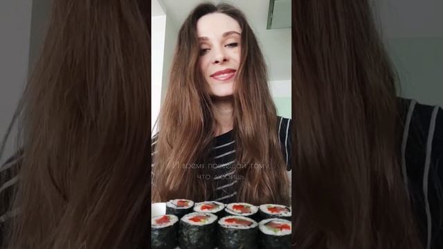 "Никогда не ешь невкусную еду" (фрагмент стихотворения) #неангеловскаялирика #стихи смотреть онлайн