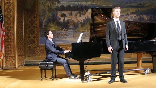 Schubert - "Liebesbotschaft" (James Onstad, tenor) смотреть онлайн