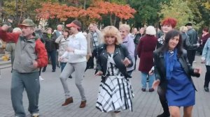 МАМА,Я ТАНЦУЮ-... звучит на танцполе ..mp4