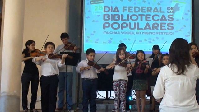 Georgina tocando el violin смотреть онлайн
