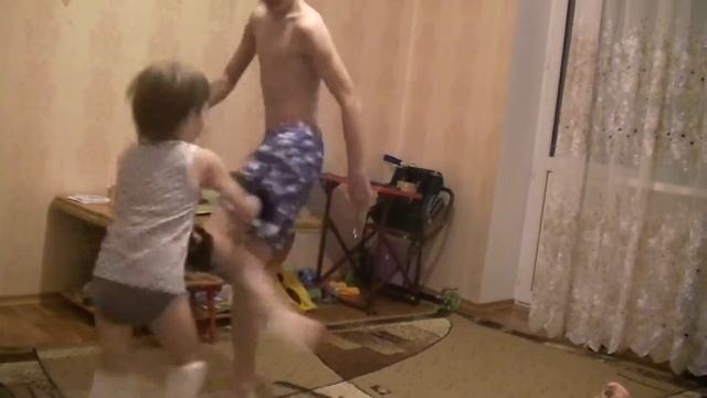 Домашнее карате Бодя( 3 года) копирует технику брата смотреть онлайн