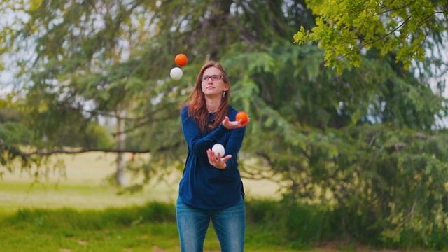 How to juggle 4 BALL MILLS MESS - Advanced Juggling Tutorial смотреть онлайн