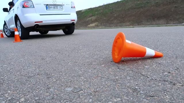 Quest Racing motorcycle vs car - Child Ride on Toy Sportbike / Ребенок участвует в гонках смотреть онлайн