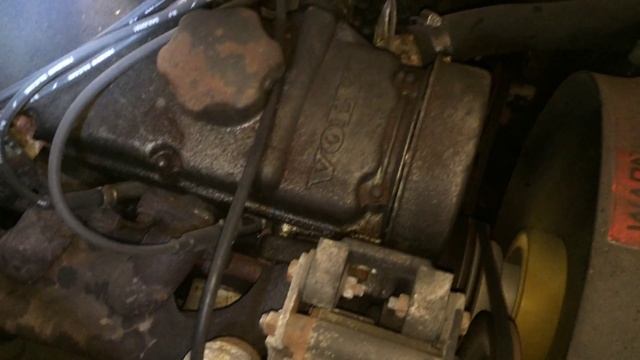 76 Volvo 245 Dl Engine Running