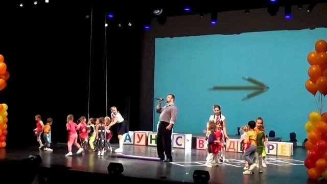 Песня «В КОРОБКЕ С КАРАНДАШАМИ» смотреть онлайн