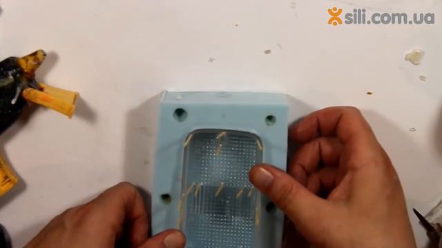 Литье тонкостеннои детали прозрачным пластиком в силиконовую форму