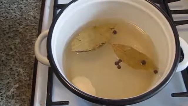 Солёная селёдка. Как быстро засолить селёдку Salted herring ENG SUB смотреть онлайн