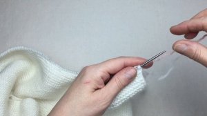Детская кофточка,  с рюшами, спицами. 5 - 7 месяцев. Цветочки для украшения - крючком. #вязание