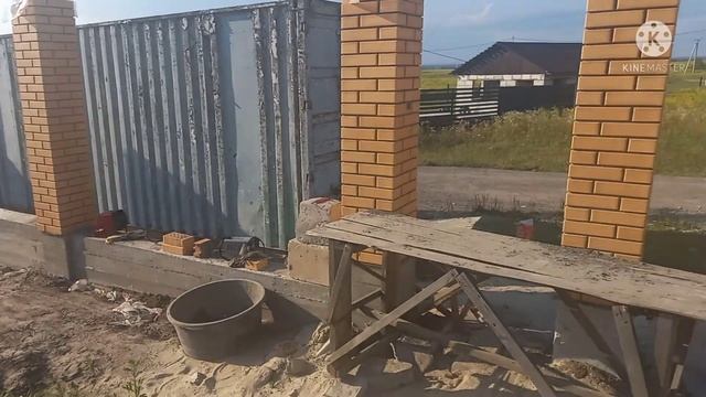 #4 Забор из кирпича и профлиста на неровном участке! смотреть онлайн