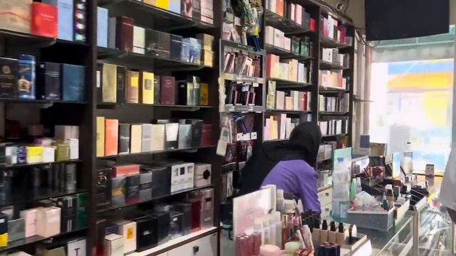 Grebek Toko Offline Parfum Legend di Tebet Jaksel ? Kita Review Tokonya sekaligus Belanja Yuk ? смотреть онлайн