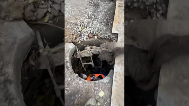 Приехали на смену ! Чистить трубу ,400,500,600дм ! Не уходит вода с колодцев ! Все сделали! смотреть онлайн