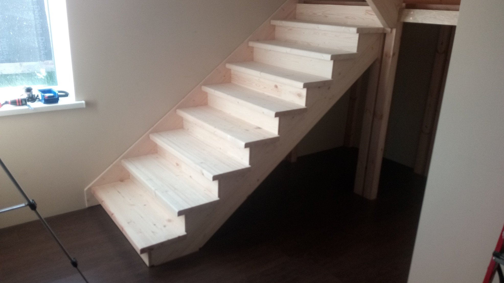 Деревянная лестница своими руками. Часть 3: Ступени и площадка смотреть онлайн