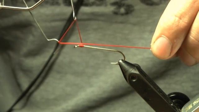 How To Use a Whip Finisher Tool for Fly Tying смотреть онлайн