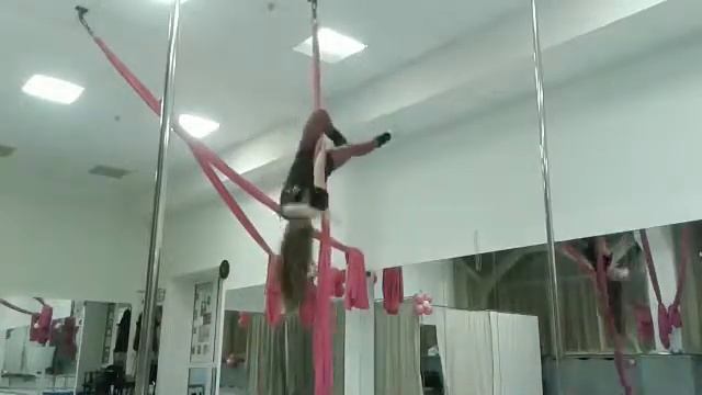 Воздушные полотна. AERIAL SILKS. Днепр. Студия танца Миледи. Илона Кириченко. смотреть онлайн
