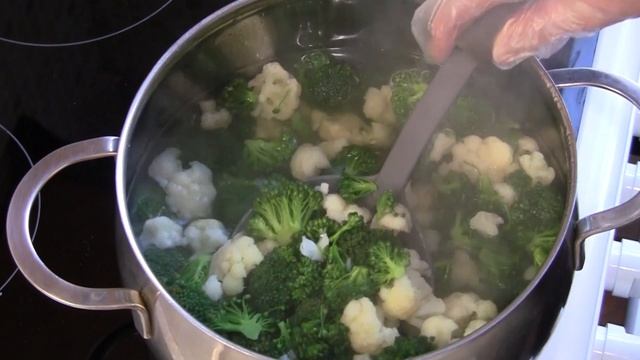 Как просто приготовить брокколи и цветную капусту. Рецепт Гратена смотреть онлайн