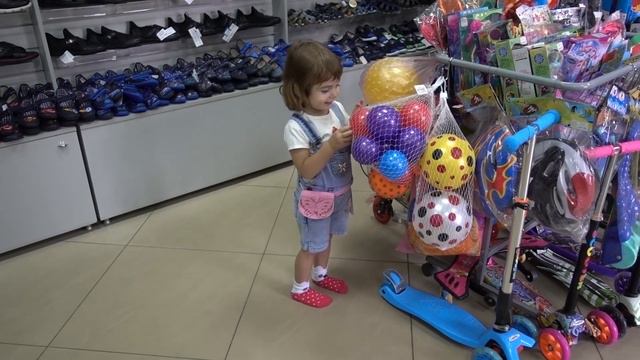 VLOG На что копила Катя. Алиса плачет, меряем одежду смотреть онлайн