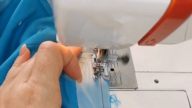 СОЕДИНЕНИЕ ПОДКЛАДКИ С ЮБКОЙ. ОБРАБОТКА ПОДГИБКИ КОСОЙ БЕЙКОЙ. смотреть онлайн