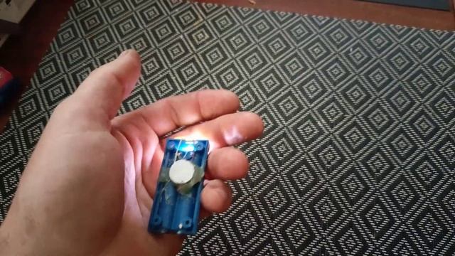 9 месяцев на одном заряде, без выключения. "ВЕЧНЫЙ ФОНАРИК" за копейки! смотреть онлайн